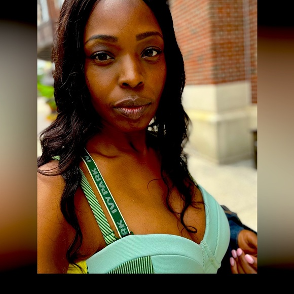 Meet your Posher, Metri - Picture 1 of 1